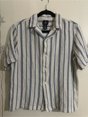 H&M Men’s Regular Fit Textured Resort Shirt